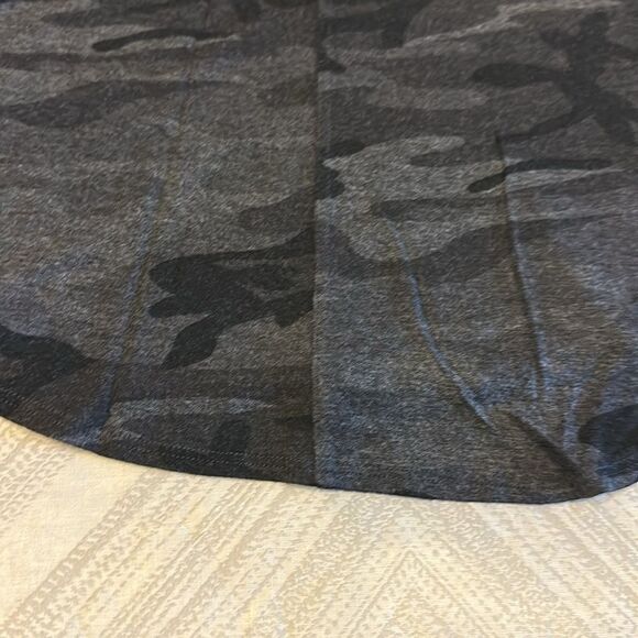 Strut This Women’s Black & Grey Camouflage Tank Top - One Size - Picture 6 of 6